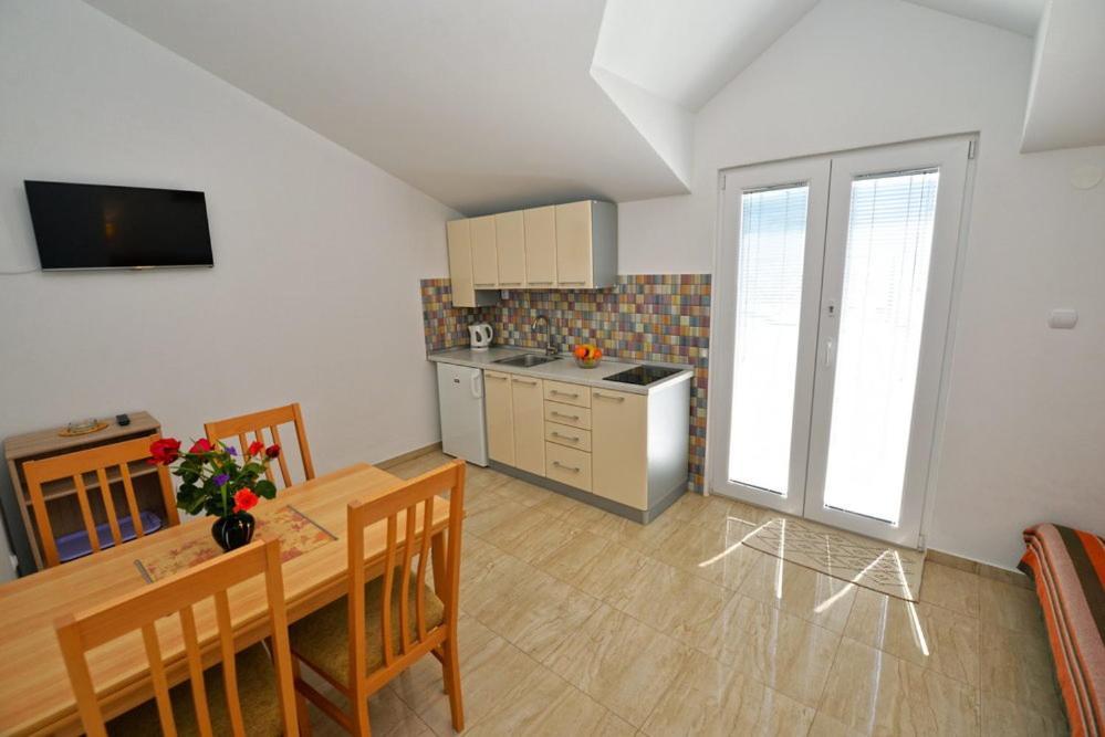 Apartments Viola Betina  Zimmer foto