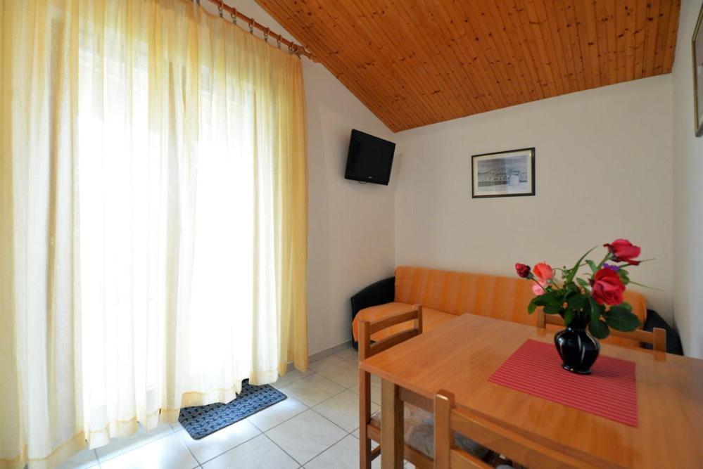 Apartments Viola Betina  Zimmer foto