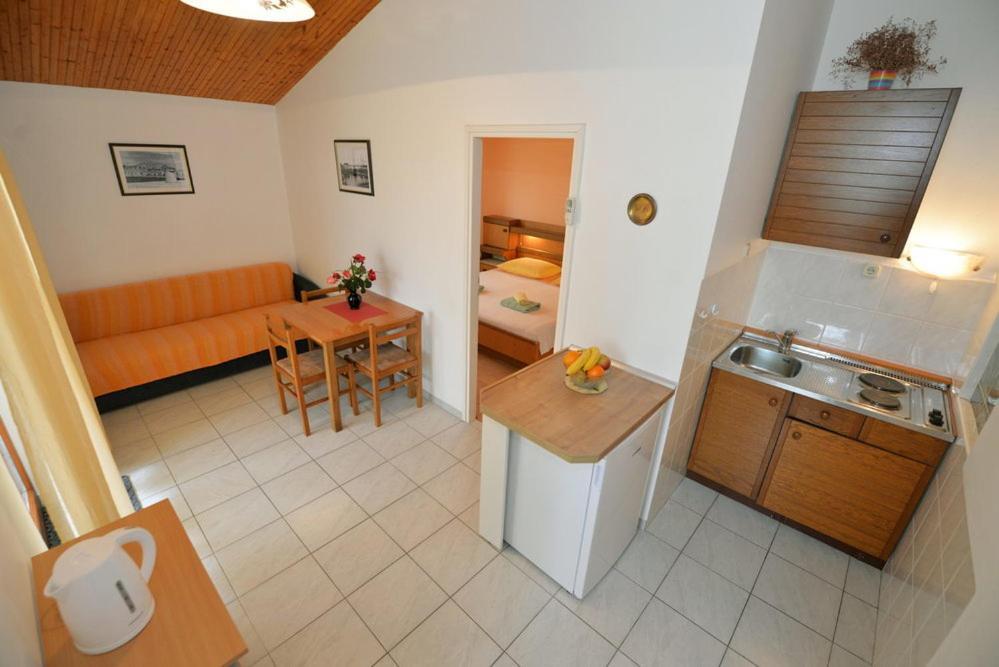 Apartments Viola Betina  Zimmer foto
